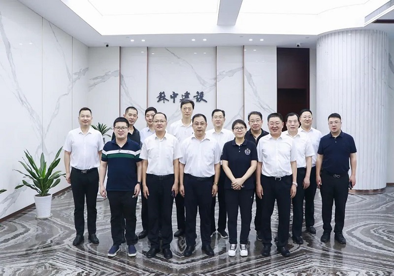 天元集團總裁趙紀峰帶隊到蘇中集團考察交流